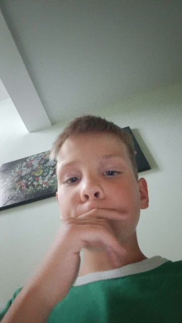•••