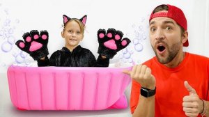 Алиса превратилась в котёнка