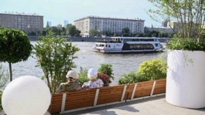 Оранжевый уровень погодной опасности ввели в Москве из-за сильной жары в субботу и воскресенье.