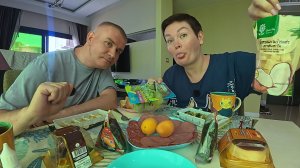 Мукбанг ДОРВАЛИСЬ, пробуем вкусняшки из 711! И куда в нас СТОЛЬКО ЛЕЗЕТ?! Семейный обед в Таиланде