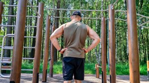 Лестница выходов от 1 до 15, 100 подтягиваний и 200 брусьев нон-стоп