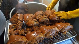 Корейские тушеные свиньи (Джокбал) - Korean Street Food
