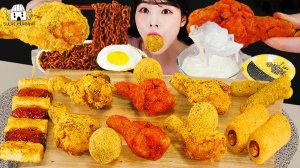 Мукбанг - курица и лапша с чёрным соусом и сырные закуски - с хрустом