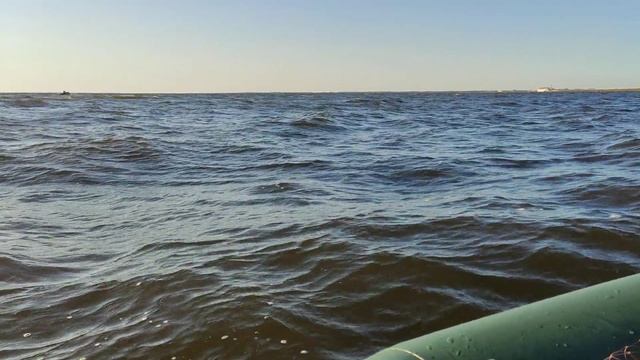 Лодка Румб 290 и Hangkai 4 в хорошую волну.