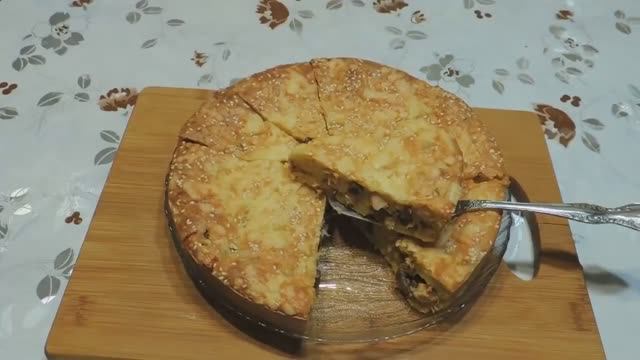 Вкусный пирог на кефире накормит всю семью получается сытно и вкусно(архив)
