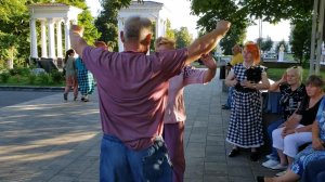 20260801 Частушки танцы под гармонь в орловском парке у фонтана гармошка посиделки город Орёл ПКиО г