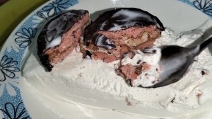 Мукбанг мороженое пломбир с Чоко Пай клубника