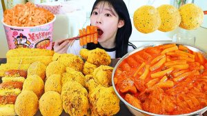 Мукбанг - курица и острая лапша - аппетитная подача