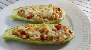 Съели всё до последней крошки! Запеченные кабачки-лодочки с куриным филе. Идеальный ужин за полчаса.