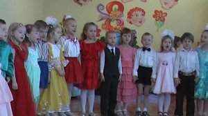 Утренник в детском саду, праздник 8-е марта, поздравления мамам и бабушкам.