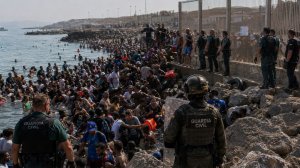 Водный штурм Европы: Испания строит 500-метровую стену в море