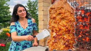 Гигантская и Очень Сочная Куриная ШАУРМА Зажаренная на Вертикальном Мангале