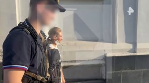 Кадры задержания жены Курбана Омарова - Валерии (оказание косметолог-услуг без образования)