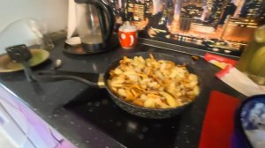 Жаренная картошечка с лисичками! Гришка на кухне и не только!