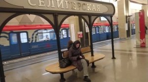 Станция метро Селигерская интерьер, пассажиры, поезд Москва Фрагмент 30