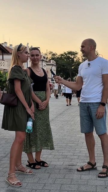 Алеся и Катя из Феодосии подсказывают куда лучше сходить в городе  #отдыхвКрыму #Феодосия