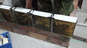 Кладка перегородки из стеклоблоков