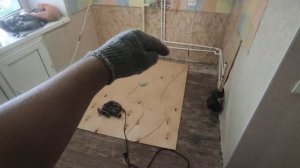 Укладка ЛИНОЛЕУМА своими руками. Как выровнять пол фанерой при укладки линолеума.