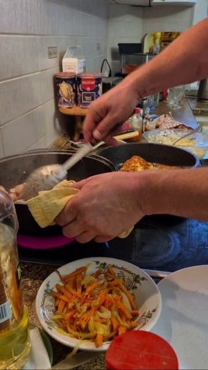 вечер вкусняшки готовит папа Саша