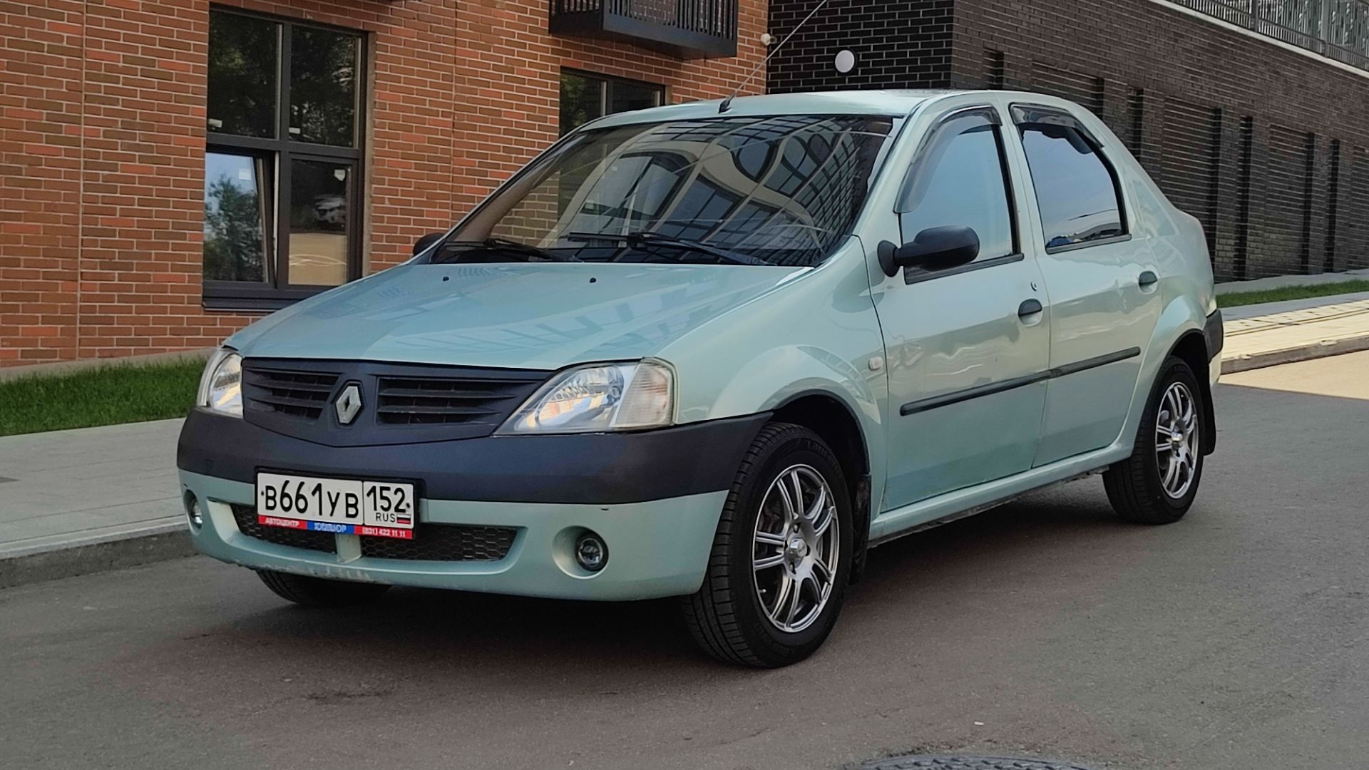 Renault Logan 2005 г.в. 1,6 МКПП