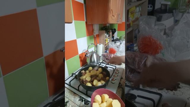 Нагулялись.Готовлю быстро обед.