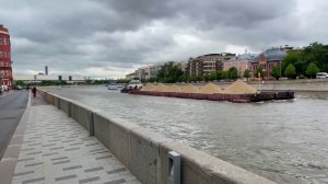 Москва под дождём 😍 Цветочная набережная храм Христа Спасителя и Пётр Первый