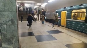 Станция метро Братиславская интерьер, пассажиры, поезд Москва Фрагмент 18