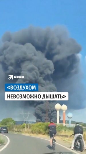 Сильный пожар на складе с химическими веществами
