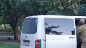 В Харькове забрали отца предельно жестоким образом на глазах у детей с детской площадки.