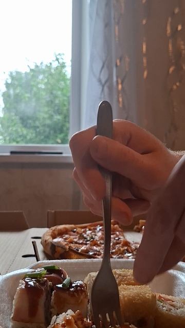 Дегустация, дегустация суши и пиццу
