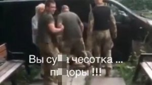 Днепр - предельно жестко голышом волокут по асфальту в военкомат.