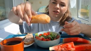 Доброе утро?) Завтрак, салатик, сочный арбуз, бутерброды  #мукбанг