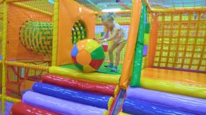 Классный Детский Игровой Центр! Огромные Батуты и Бассейн с Шариками!