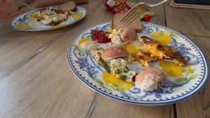 Утро Воскресенье 🍳🌭☕️🥕🌽🌶️🫛Динияр попросил пожарить яичницу, ну я и наколдовала 😂