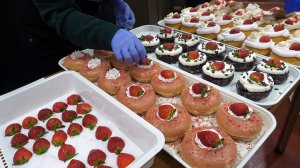 пончик krispy kreme с настоящей клубникой - корейская уличная еда