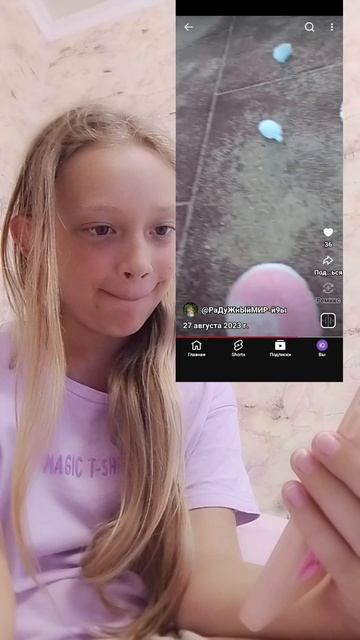 смотрю свои старые видео на Ютубе канал название канала радужный мир🎨🌄🍁🥞