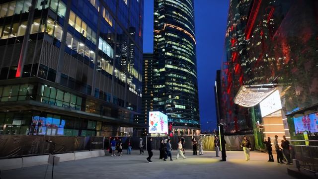 Ночная прогулка по Москва-Сити 🔥 Невероятные огни и небоскрёбы