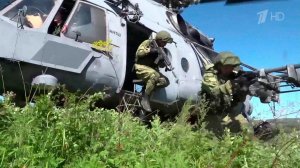 Владимир Путин поздравил бойцов и ветеранов с Днем Воздушно-десантных войск.