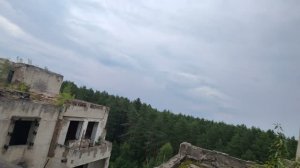Страшно красивый забытый в лесах гигант.
