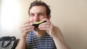 Мукбанг арбуз яйцо дракона жёлтый