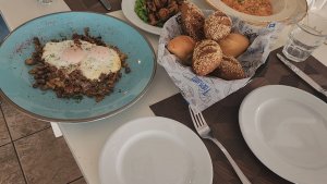 Первый завтрак в Ташкенте - турецкий 😋 🇹🇷