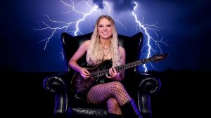 Sophie Lloyd - Black Sabbath - Paranoid