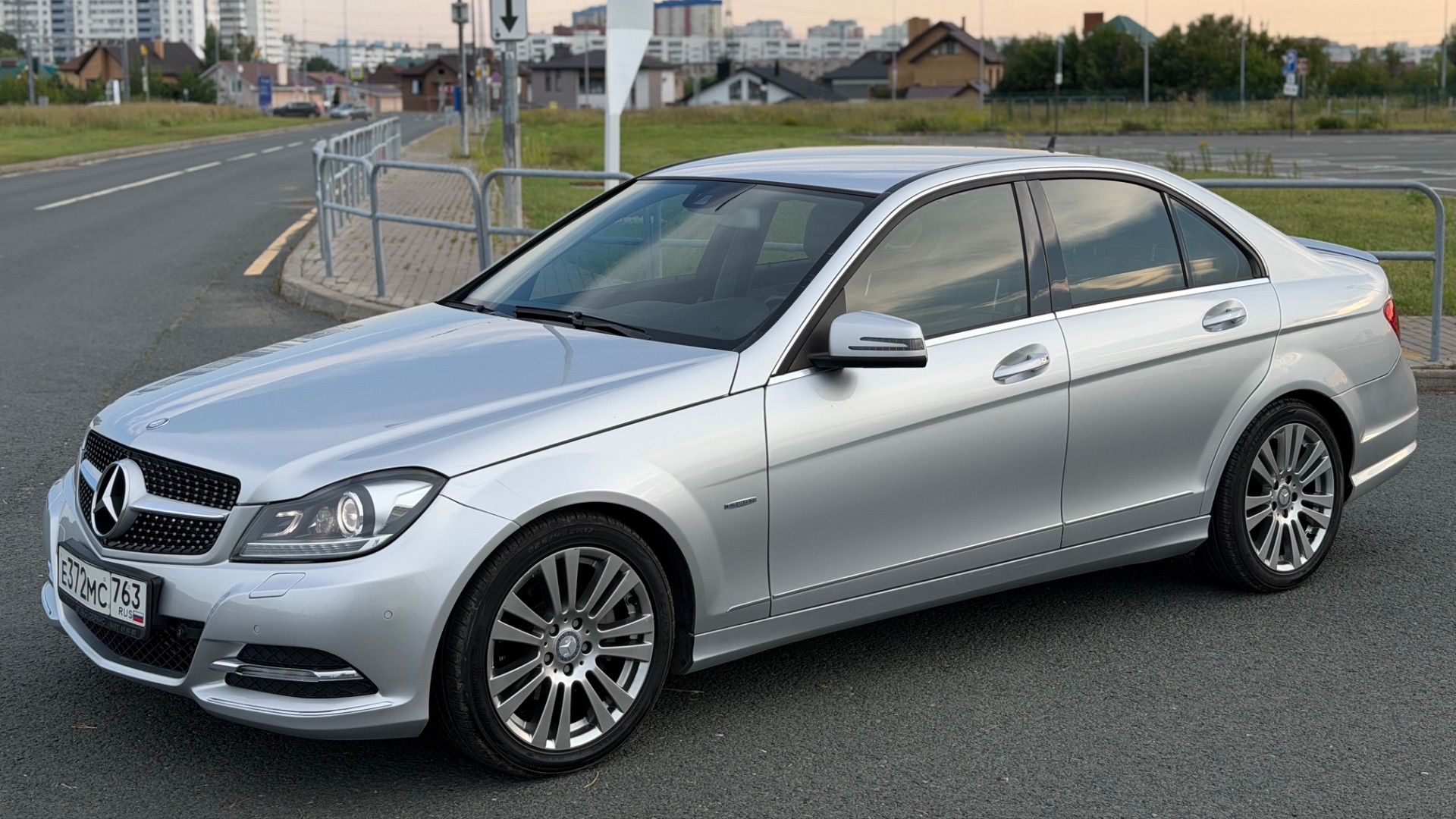 Видео обзор Mercedes Benz C200 2011г