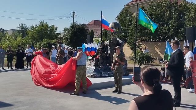 ПО ИНИЦИАТИВЕ «БОЕВОГО БРАТСТВА» В БУДЕННОВСКЕ ОТКРЫЛСЯ ПАМЯТНИК ВОИНАМ-ДЕСАНТНИКАМ