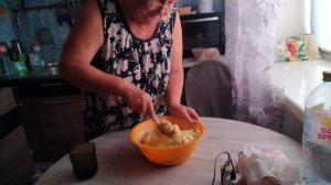 Наготовила на два дня и поехала в гости.