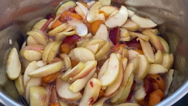 Джем из остатков: спасаю фрукты и делюсь днём🍑🍋🍏🍎🍒#домашние зарисовки