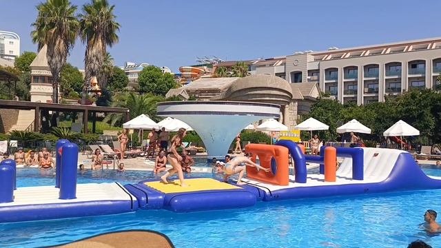 Horus Paradise Luxury Resort В бассейне
