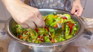 Невероятно вкусная заготовка на зиму — салат из зелёных помидоров.