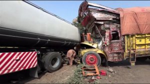 Столкновения грузовиков. Пакистан. ДТП, дорожный ремонт