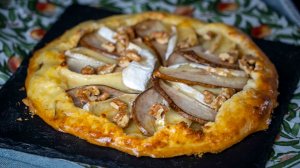 ГАЛЕТА С СЫРОМ БРИ И ГРУШЕЙ